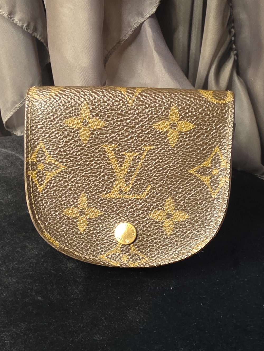 Authentic Louis Vuitton Monogram Mini Coin Pouch🤎 - Picture 2 of 10